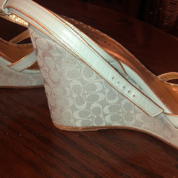 Coach Cathleen Blue Gold Signature Wedge Heel Shoe Size 9 - Picture 5 of 10